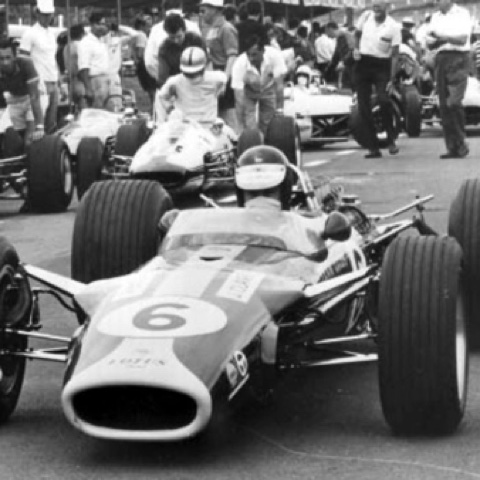 La Lotus 49 R2 sur le grille de Départ à Pukekohe